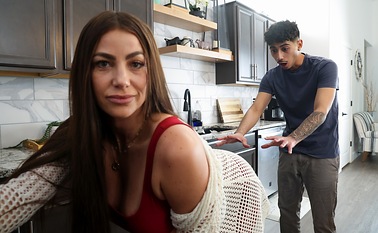 Stepmoms Pussy Is Ready To Breed On Mothers Day - S9:E4
